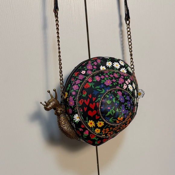 Betsey Johnson Kitsch floral Snailed It snail Crossbody Bag - Picture 5 of 16